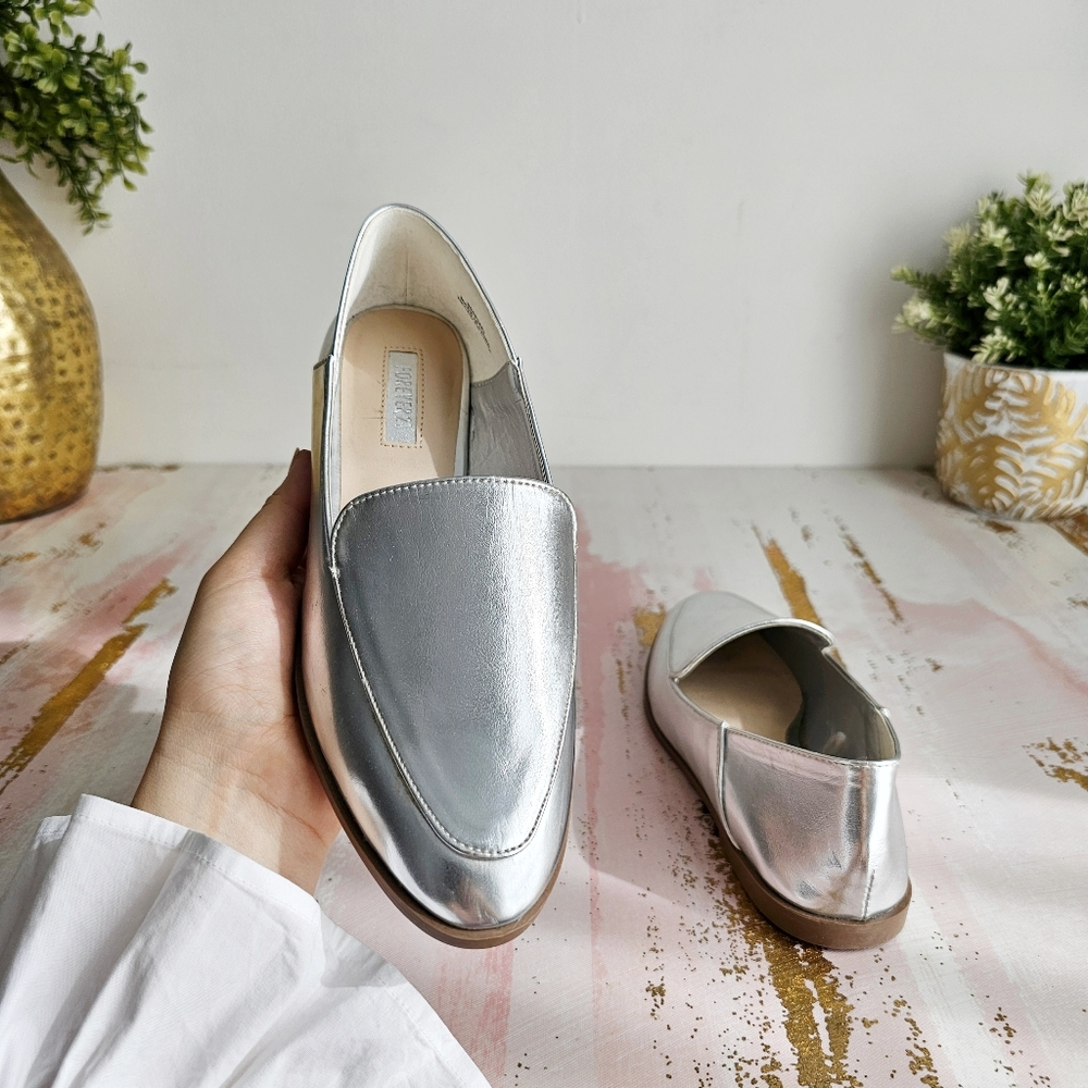 NWT Forever 21 Silver Metallic Pointed Loafer Faux Leather Chic Shoes Size 5.5